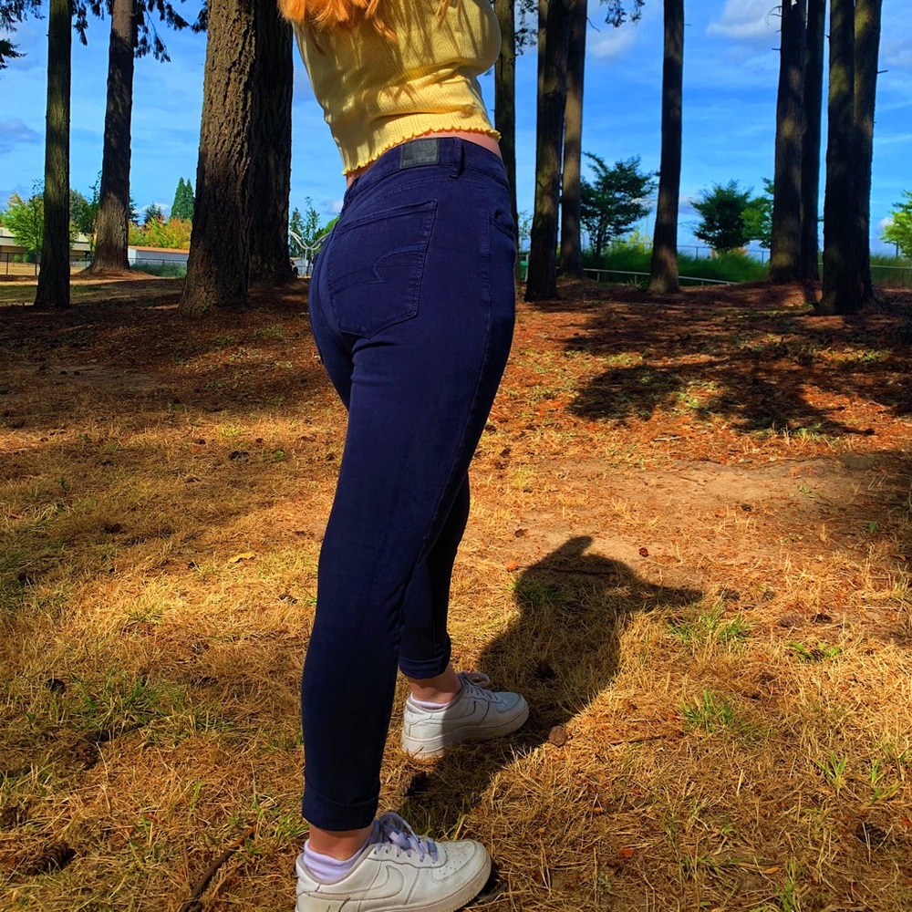 DARK BLUE AMERICAN EAGLE JEANS
